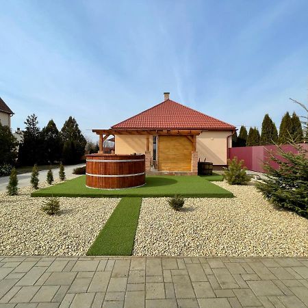 Halvány Vendégház Vasarosnameny Exterior foto