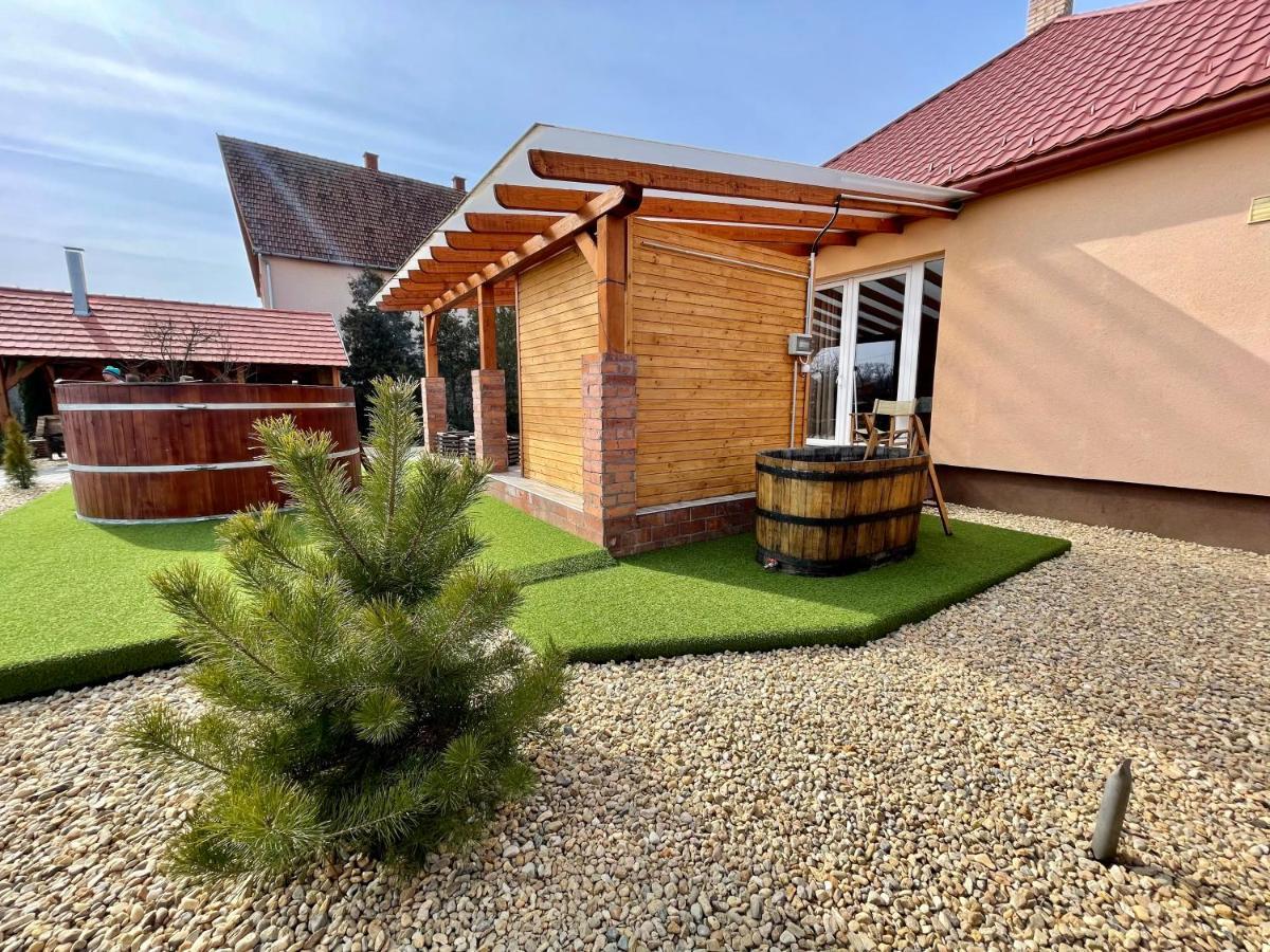 Halvány Vendégház Vasarosnameny Exterior foto