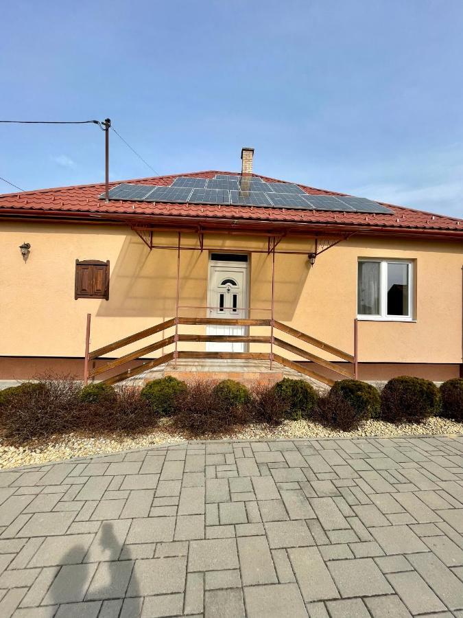 Halvány Vendégház Vasarosnameny Exterior foto