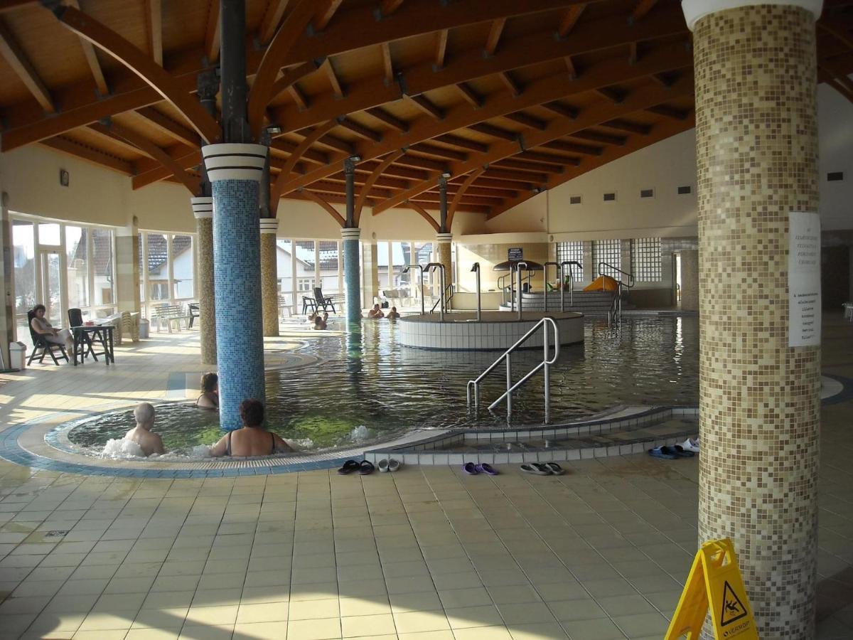 Halvány Vendégház Vasarosnameny Exterior foto
